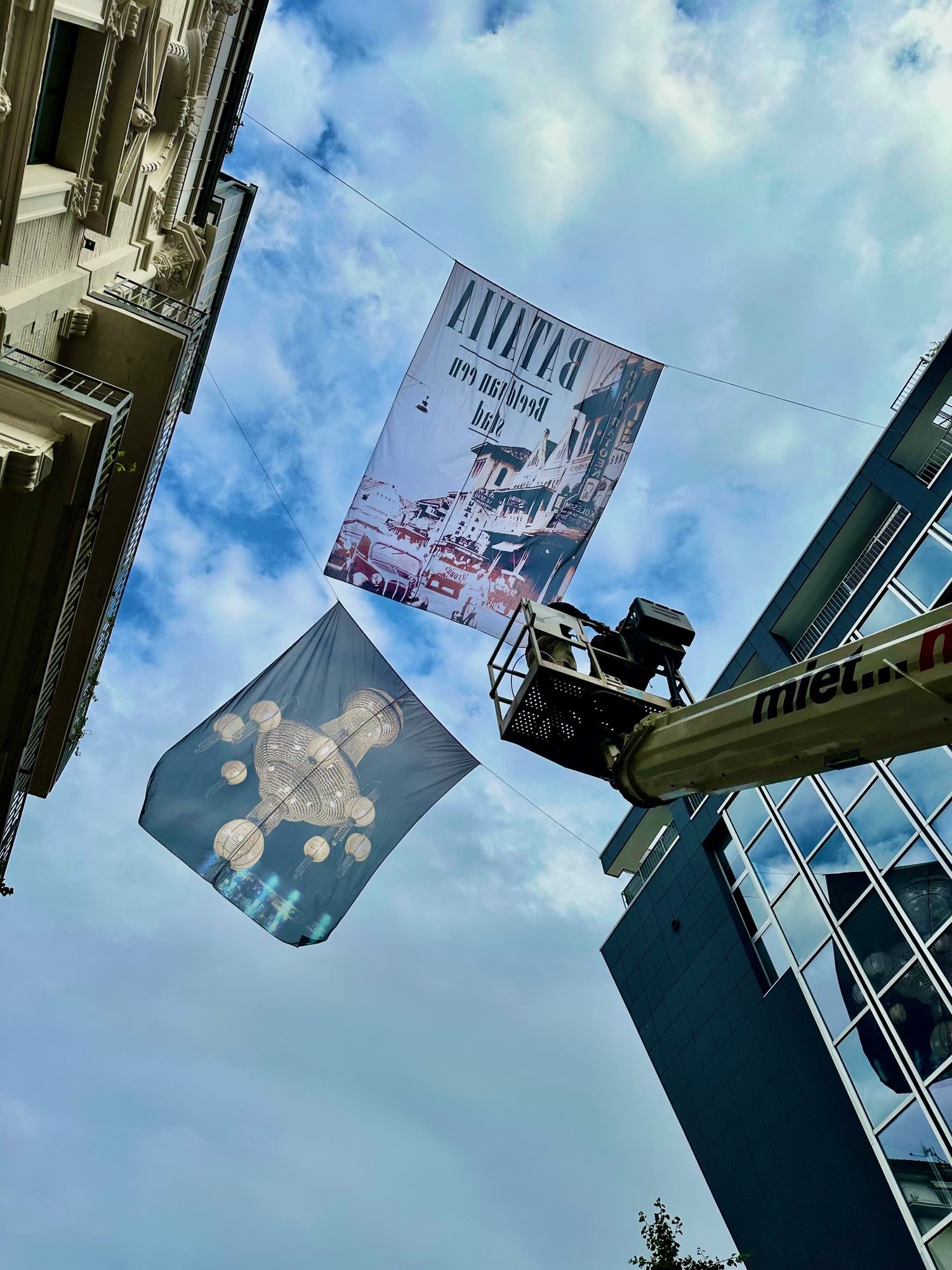Flying Gallery — Straßenansicht